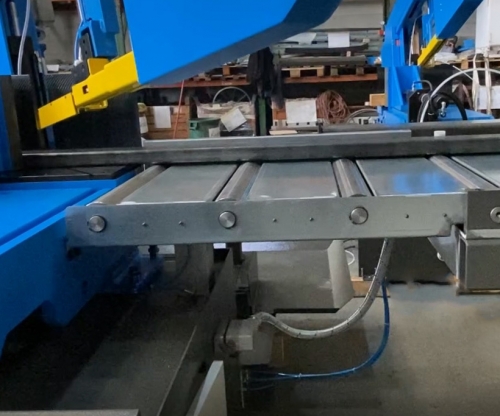 Adattatore con sollevamento pneumatico / Connection table at pneumatic lifting