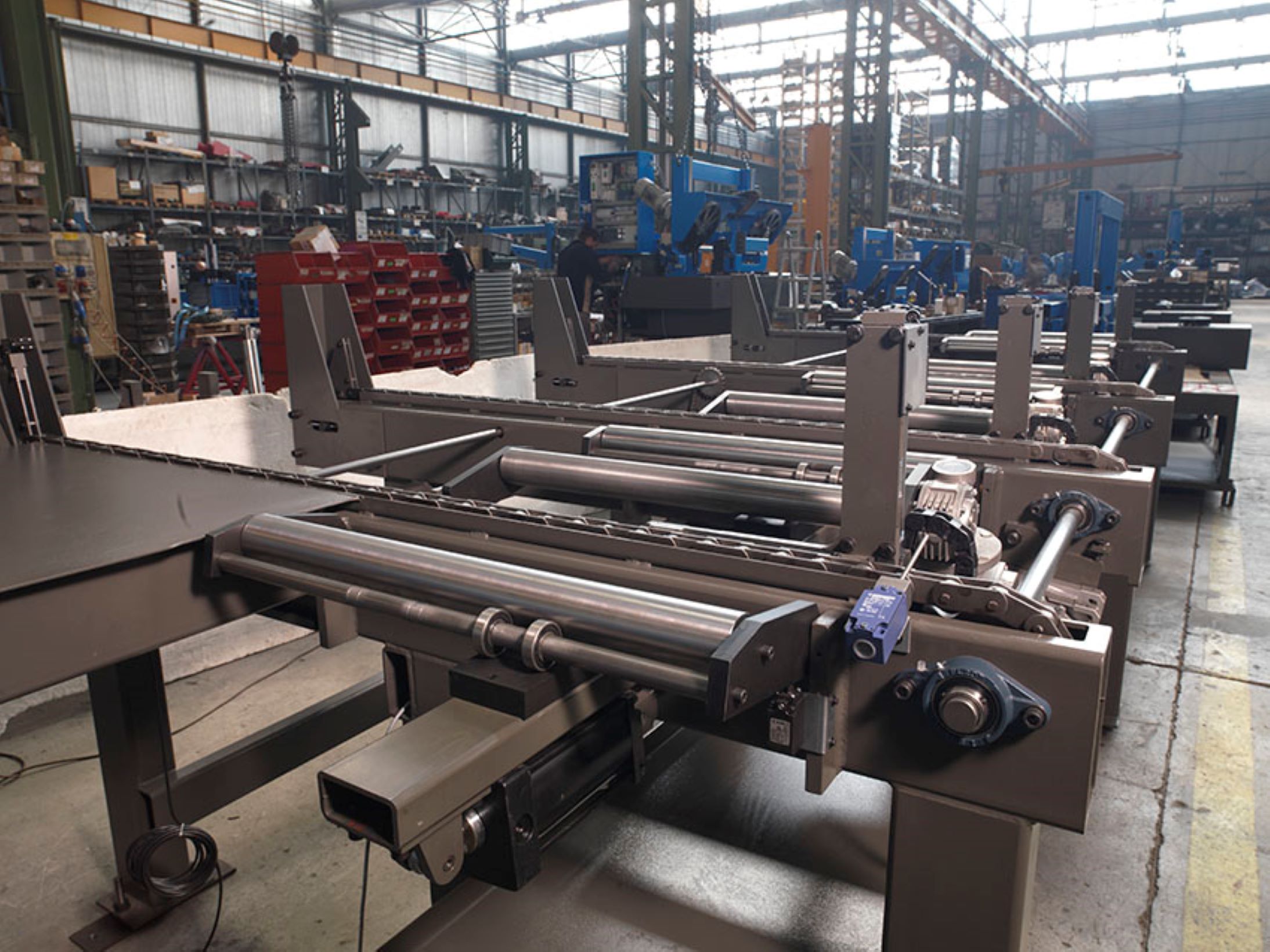 Hydraulic Loading Unit with Powered Roller for Bars Handling